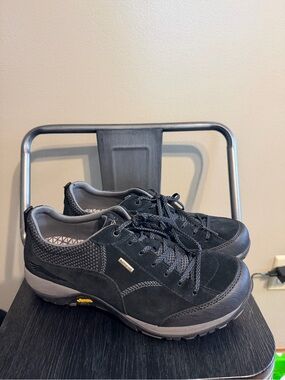Dansko Paisley Waterproof Black Suede Vibram Walking Shoes Size 40